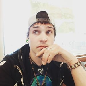 Meet your Posher, Dennis